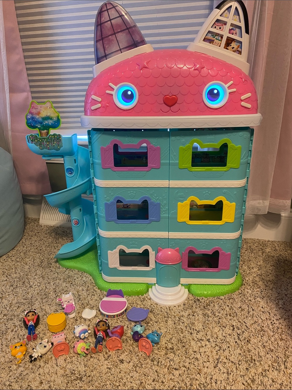 Gabby’s Dollhouse The Movie Interactive Dollhouse with figurines